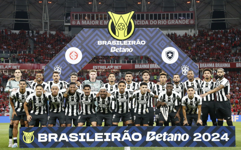 O Botafogo sagrou-se campeão brasileiro neste domingo (8) ao vencer o São Paulo por 2 a 1, no Morumbi, e encerrou um jejum de 29 anos sem conquistar o título da Série A.